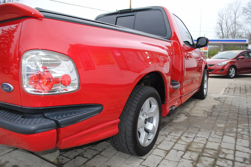 Illustration for article titled At $13,950, Are You Ready For This Custom 2001 Ford F150 Lightning To Strike?